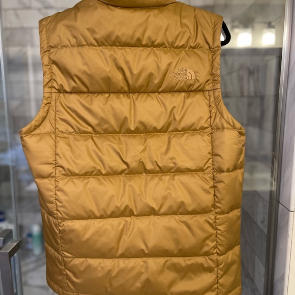 Northface, Men Medium w/ pockets - Picture 3 of 4